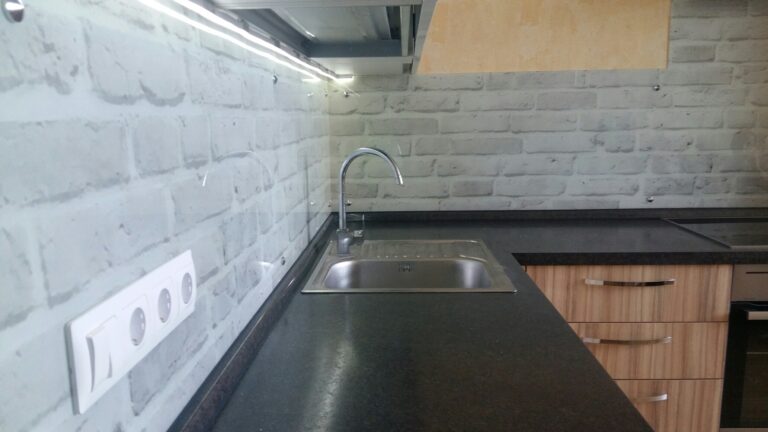 Фото стеклянных фартуков для кухни — работа 4
