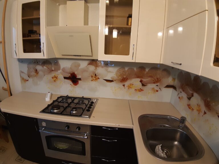 Фото стеклянных фартуков для кухни — работа 29